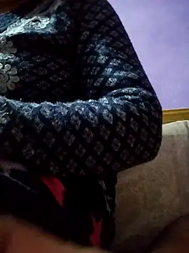 Snapshot of Sweet_Couple_01 chatting on 12-15-25, 05:50 Sweet Couple 01 online show from 12-15-25, 05:50