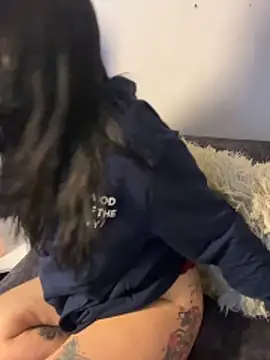 Lunaclarx online show from 12-15-25, 12:20