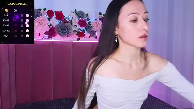 Snapshot of BellaNight chatting on 12-16-25, 05:01 BellaNight online show from 12-16-25, 05:01