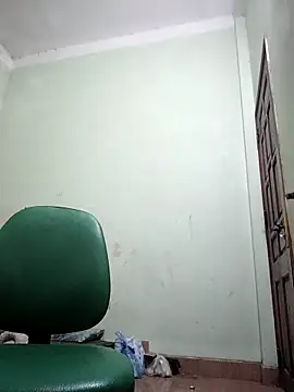 Snapshot of Thikshow2k chatting on 12-18-25, 12:06 Thikshow2k online show from 12-18-25, 12:06