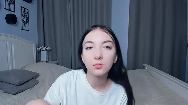 Snapshot of JanettVeld chatting on 12-15-25, 10:08 JanettVeld online show from 12-15-25, 10:08