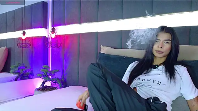 Snapshot of luna_blannco chatting on 12-19-25, 11:06 luna blannco online show from 12-19-25, 11:06