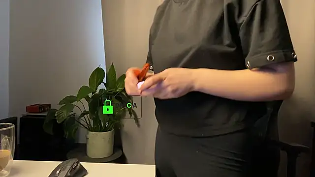 Snapshot of CloudLightt chatting on 12-17-25, 01:50 CloudLightt online show from 12-17-25, 01:50