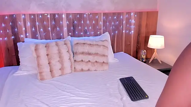 KrystalWoodss online show from 12-16-25, 03:55