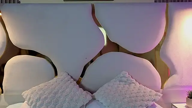 lunajones   online show from 12-15-25, 08:46