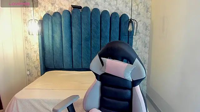 Snapshot of Lovely-martina chatting on 12-16-25, 01:27 Lovely-martina online show from 12-16-25, 01:27