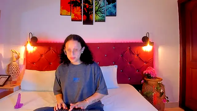 Trixye Moon online show from 12-16-25, 04:39