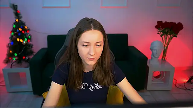 LuluPatterson online show from 12-15-25, 01:37