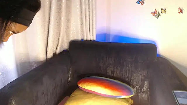 Snapshot of UzuriZahra01 chatting on 02-25-26, 02:16 UzuriZahra01 online show from 02-25-26, 02:16