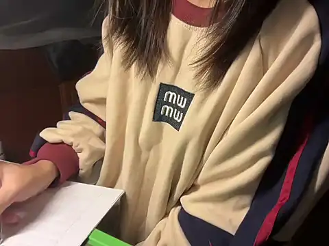 Snapshot of Chichi_86 chatting on 12-15-25, 06:01 Chichi 86 online show from 12-15-25, 06:01