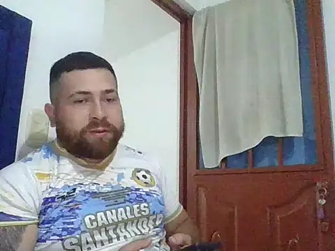 Snapshot of hammerwhite01 chatting on 01-07-26, 01:02 hammerwhite01 online show from 01-07-26, 01:02