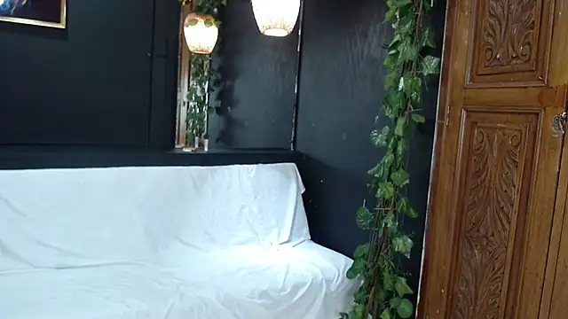 Snapshot of Layla_Isabel chatting on 12-16-25, 12:54 Layla Isabel online show from 12-16-25, 12:54