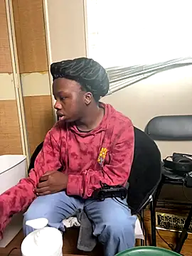 YourLittleBoyfriend online show from 12-17-25, 03:40