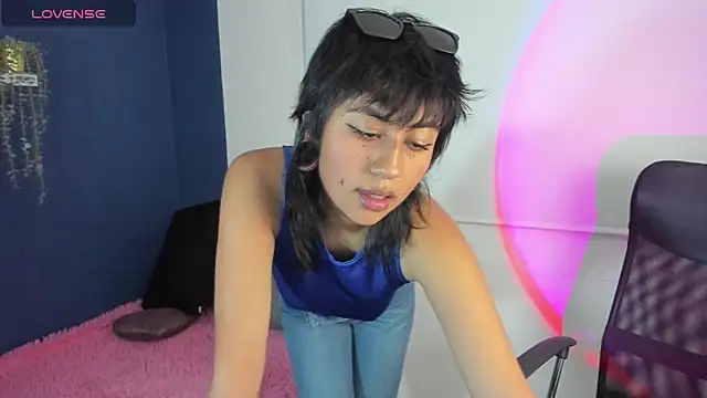 Snapshot of viperlix chatting on 12-17-25, 12:05 viperlix online show from 12-17-25, 12:05