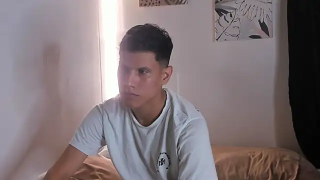 Snapshot of Apol0_69 chatting on 12-14-25, 07:40 Apol0 69 online show from 12-14-25, 07:40