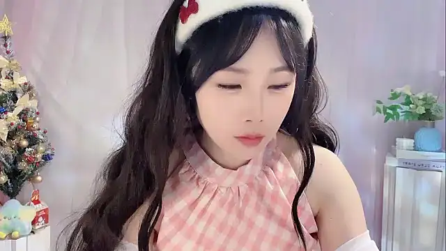 Snapshot of Pinkgirl520 chatting on 12-21-25, 01:46 Pinkgirl520 online show from 12-21-25, 01:46