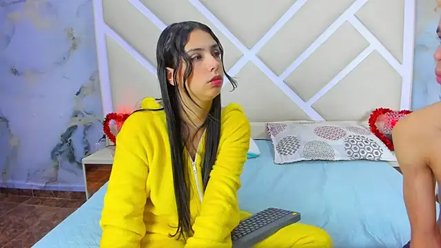 Snapshot of Ardiente_couple chatting on 12-14-25, 08:30 Ardiente couple online show from 12-14-25, 08:30