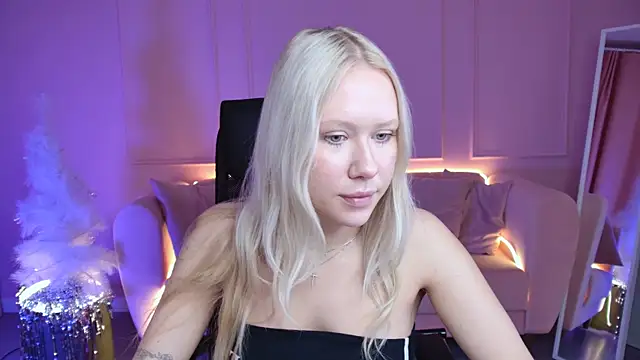 Snapshot of AprilChambers chatting on 12-15-25, 05:23 AprilChambers online show from 12-15-25, 05:23