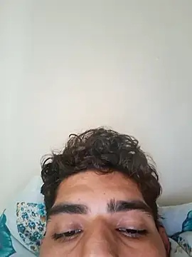 Snapshot of VienneseBoldness chatting on 12-17-25, 06:03 VienneseBoldness online show from 12-17-25, 06:03