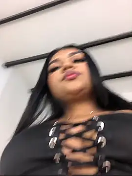 Snapshot of SalomeReed chatting on 12-17-25, 12:44 SalomeReed online show from 12-17-25, 12:44