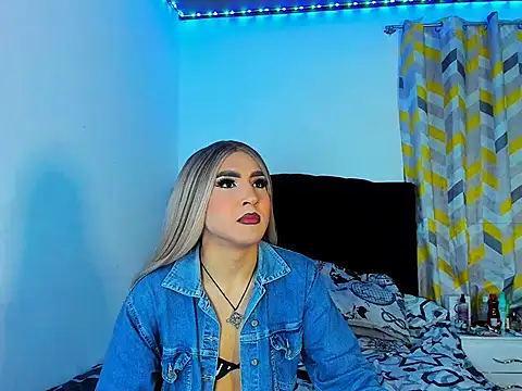 Snapshot of georgiina_giio chatting on 12-15-25, 07:56 georgiina giio online show from 12-15-25, 07:56