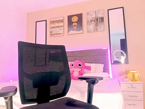 Snapshot of back_thomson chatting on 02-13-26, 01:29 back thomson online show from 02-13-26, 01:29