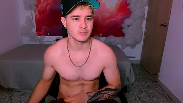 Snapshot of RayanLynxx chatting on 12-17-25, 07:09 RayanLynxx online show from 12-17-25, 07:09