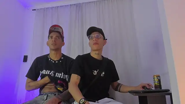 Snapshot of kings_of_heavens_ chatting on 12-19-25, 03:46 kings of heavens online show from 12-19-25, 03:46