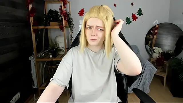 KellyKik online show from 12-17-25, 08:04