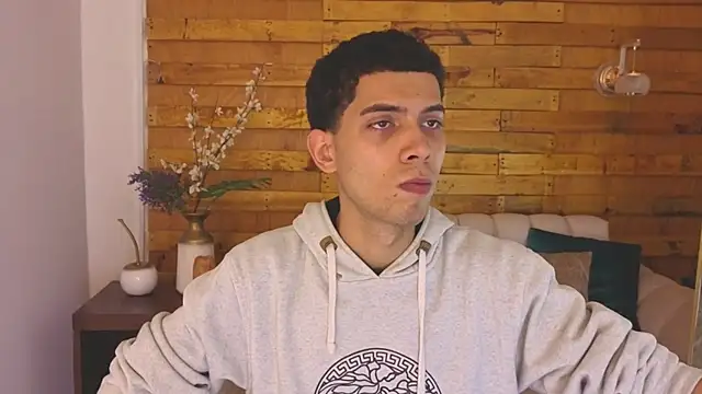 Snapshot of prettyboyy_13 chatting on 12-18-25, 03:12 prettyboyy 13 online show from 12-18-25, 03:12