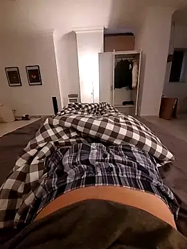 Snapshot of Strammer_Junge chatting on 12-14-25, 08:20 Strammer Junge online show from 12-14-25, 08:20