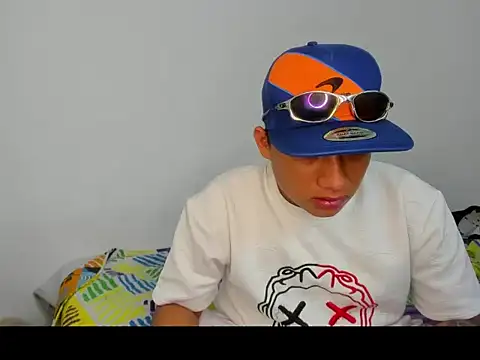 Snapshot of Yeusueue chatting on 12-18-25, 03:56 Yeusueue online show from 12-18-25, 03:56