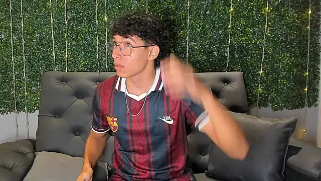 Snapshot of Antoniio_miller chatting on 12-17-25, 12:55 Antoniio miller online show from 12-17-25, 12:55