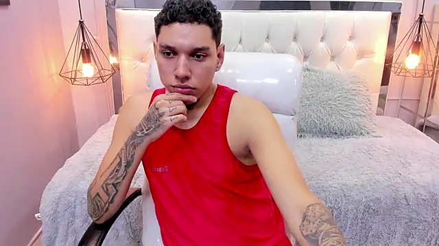 Snapshot of drake_miller7 chatting on 12-18-25, 12:06 drake miller7 online show from 12-18-25, 12:06