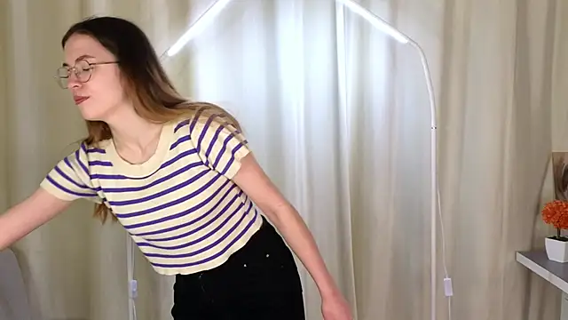 Snapshot of HalleyKeer chatting on 12-20-25, 04:14 HalleyKeer online show from 12-20-25, 04:14