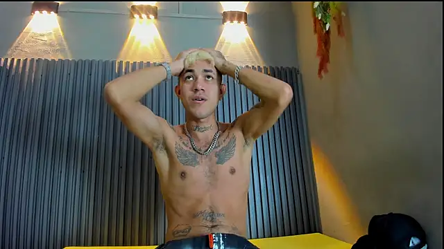 Snapshot of AYALA_TATTOO chatting on 12-17-25, 07:53 AYALA TATTOO online show from 12-17-25, 07:53