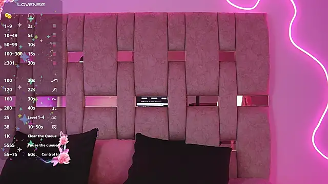 Snapshot of _SweetyAngel_ chatting on 12-17-25, 07:53 SweetyAngel online show from 12-17-25, 07:53