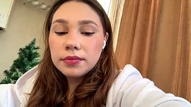 Snapshot of MyFavoritday chatting on 12-18-25, 10:32 MyFavoritday online show from 12-18-25, 10:32