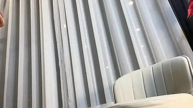 Snapshot of J-Jasmin chatting on 12-17-25, 04:35 J-Jasmin online show from 12-17-25, 04:35