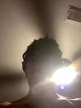 Snapshot of Kinggg_Angggel chatting on 12-14-25, 06:41 Kinggg Angggel online show from 12-14-25, 06:41