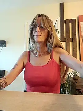 Snapshot of Sacha_Scorp chatting on 12-17-25, 02:34 Sacha Scorp online show from 12-17-25, 02:34