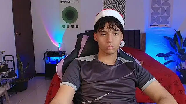 Snapshot of CrisotpherMoretti chatting on 12-16-25, 05:18 CrisotpherMoretti online show from 12-16-25, 05:18