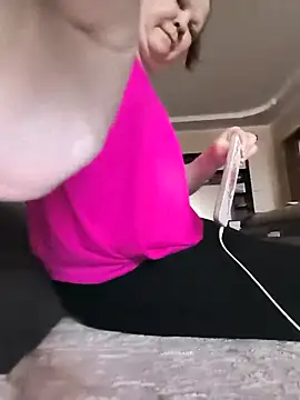 Snapshot of -Queen- chatting on 02-12-26, 12:22 -Queen- online show from 02-12-26, 12:22