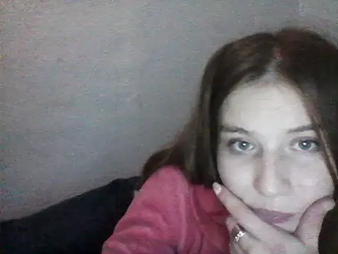 Snapshot of Karina-18 chatting on 12-18-25, 06:03 Karina-18 online show from 12-18-25, 06:03