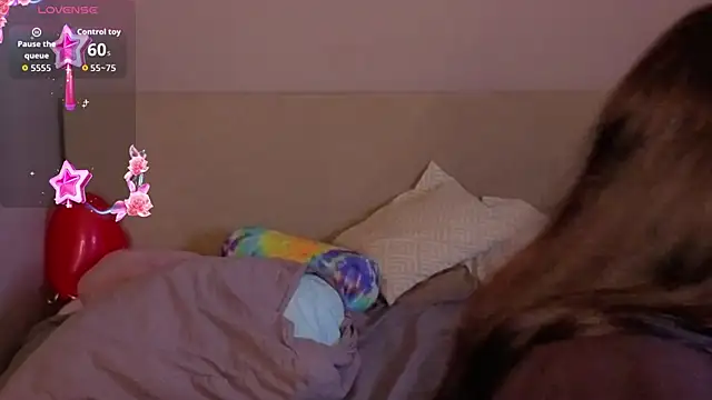 Snapshot of Holly__Bush chatting on 02-20-26, 03:23 Holly Bush online show from 02-20-26, 03:23