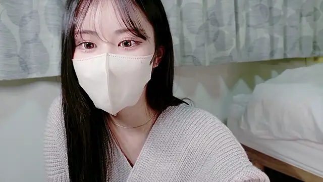 Snapshot of mia-chan_ chatting on 12-17-25, 08:09 mia-chan online show from 12-17-25, 08:09