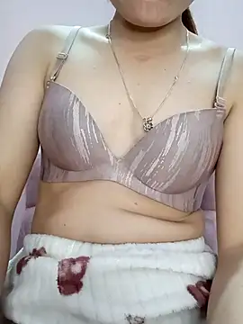 Snapshot of Matilda-8 chatting on 12-22-25, 01:02 Matilda-8 online show from 12-22-25, 01:02