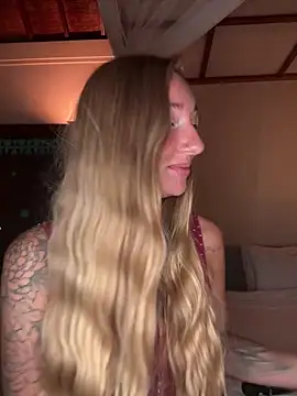 Snapshot of OpheliaRoxx chatting on 12-20-25, 12:40 OpheliaRoxx online show from 12-20-25, 12:40