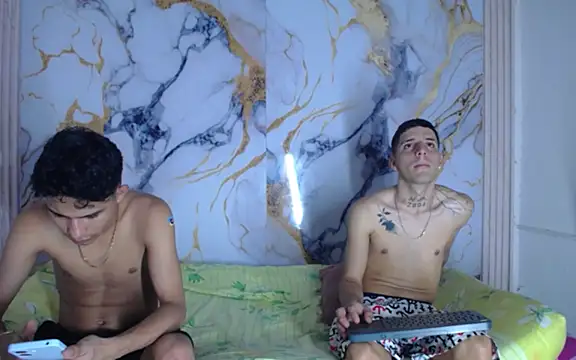 Snapshot of Damian_and_theo chatting on 02-13-26, 07:10 Damian and theo online show from 02-13-26, 07:10