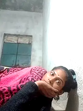 Snapshot of Rinki_malhotra chatting on 12-22-25, 06:27 Rinki malhotra online show from 12-22-25, 06:27